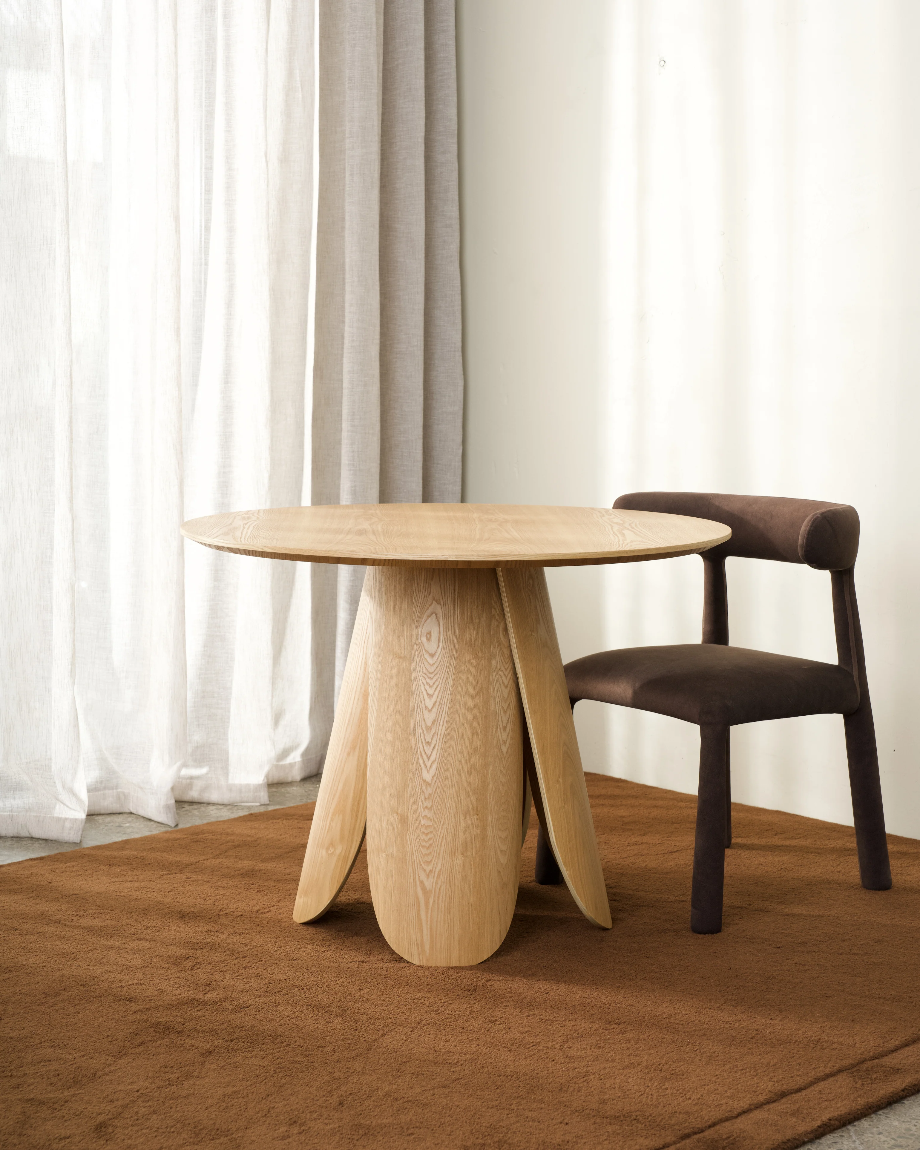 Otte Dining Table - Image 3