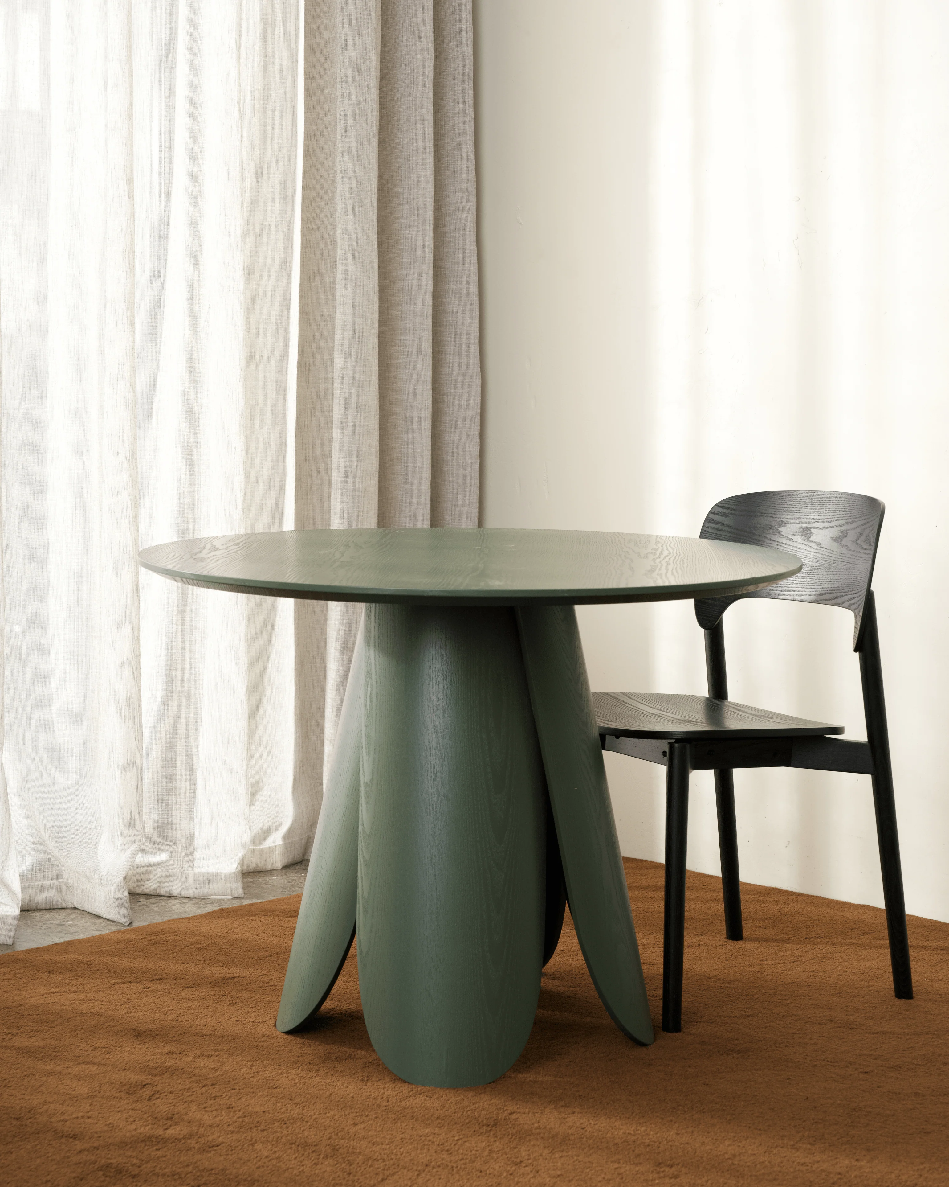 Otte Dining Table - Image 5