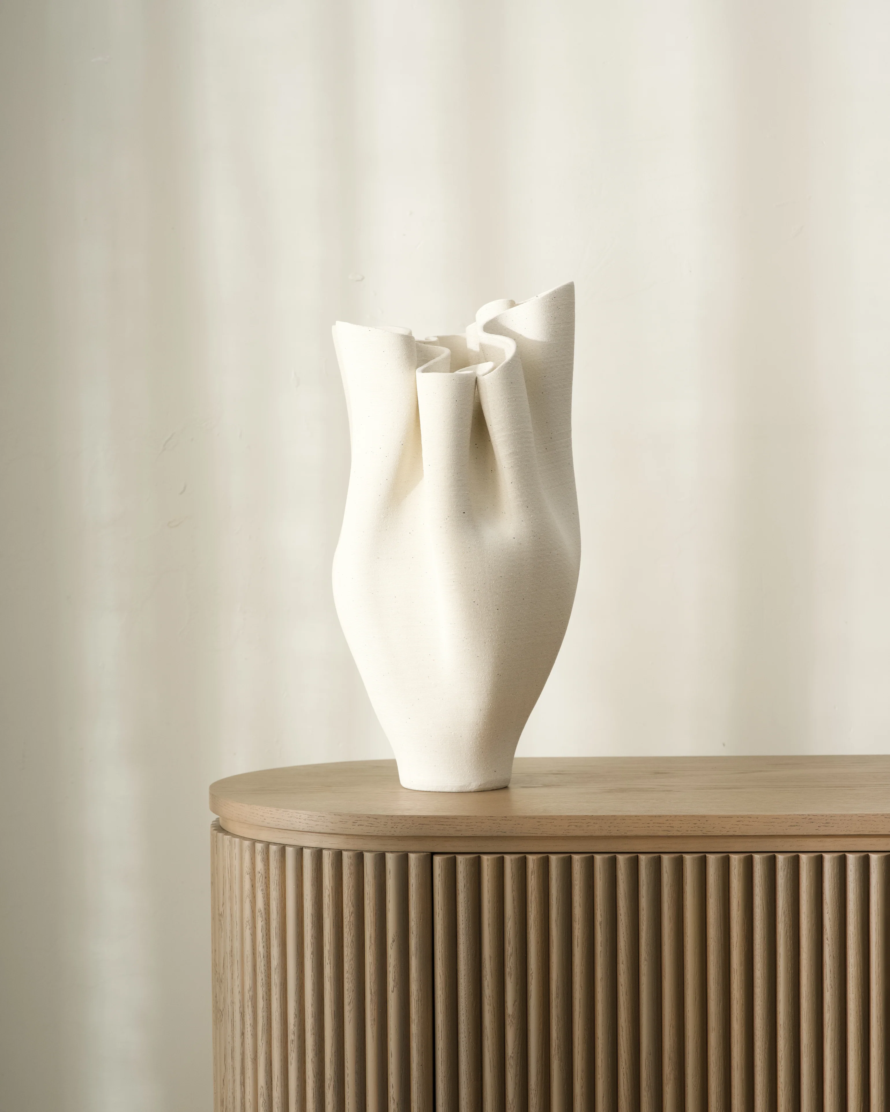 Walker Vase - Image 3