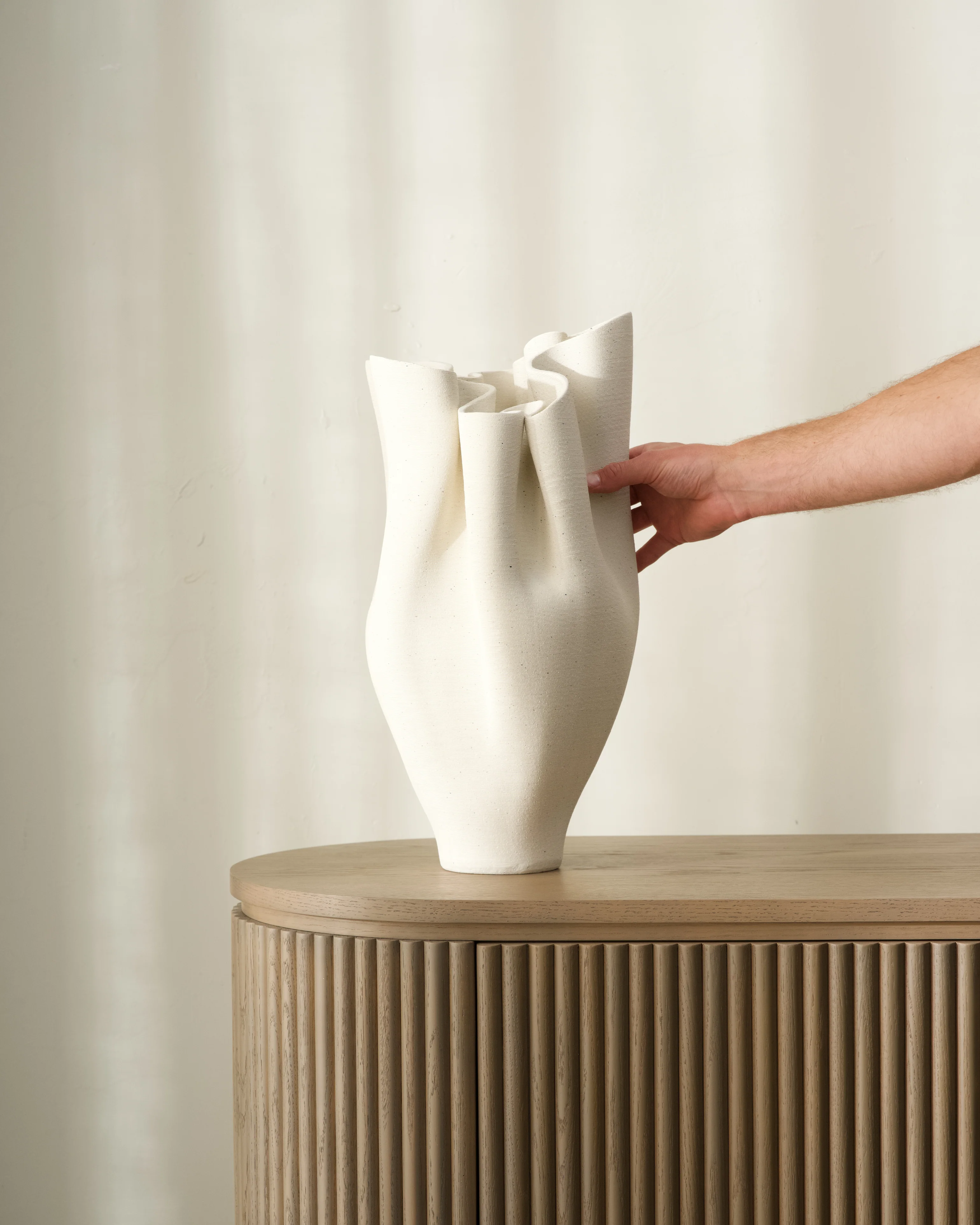Walker Vase - Image 4